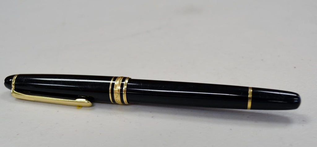 Black with Gold Trim Fountain Pen P277