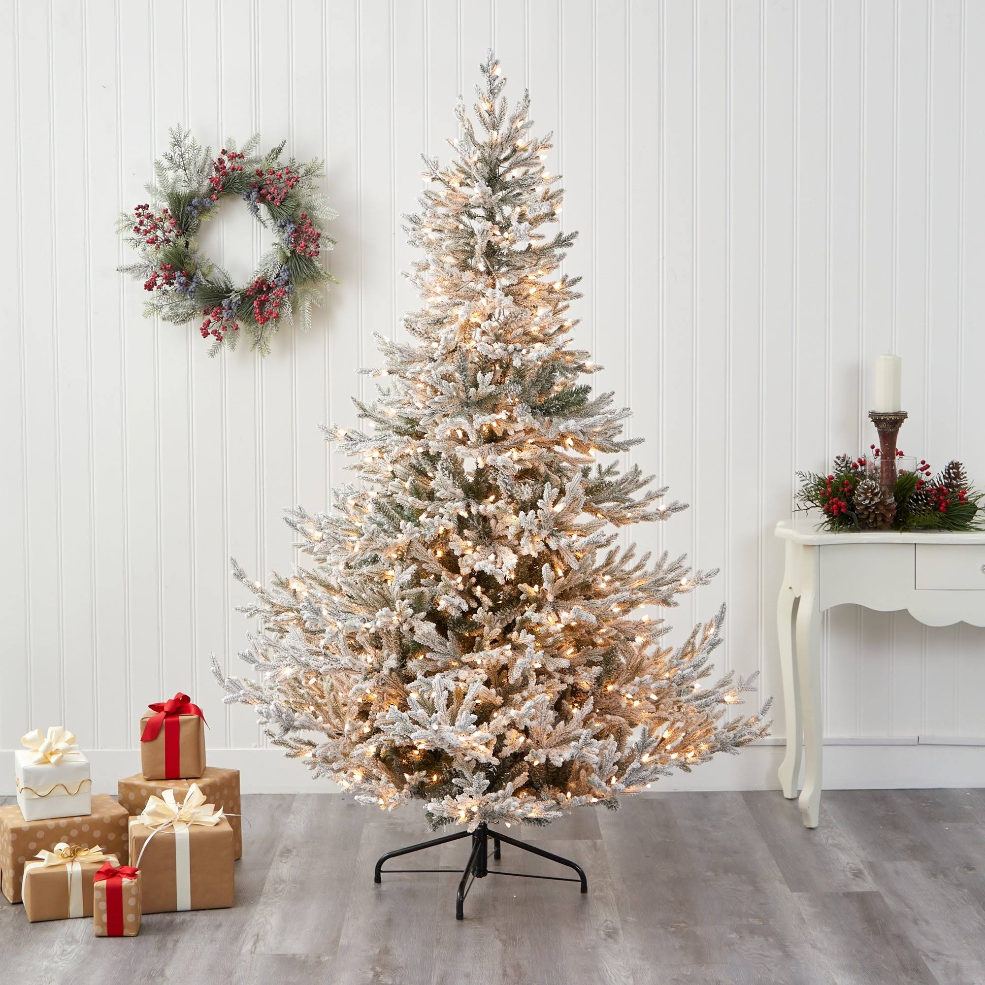 Flocked Fraser Fir Christmas Tree with 600 Warm White Lights O316