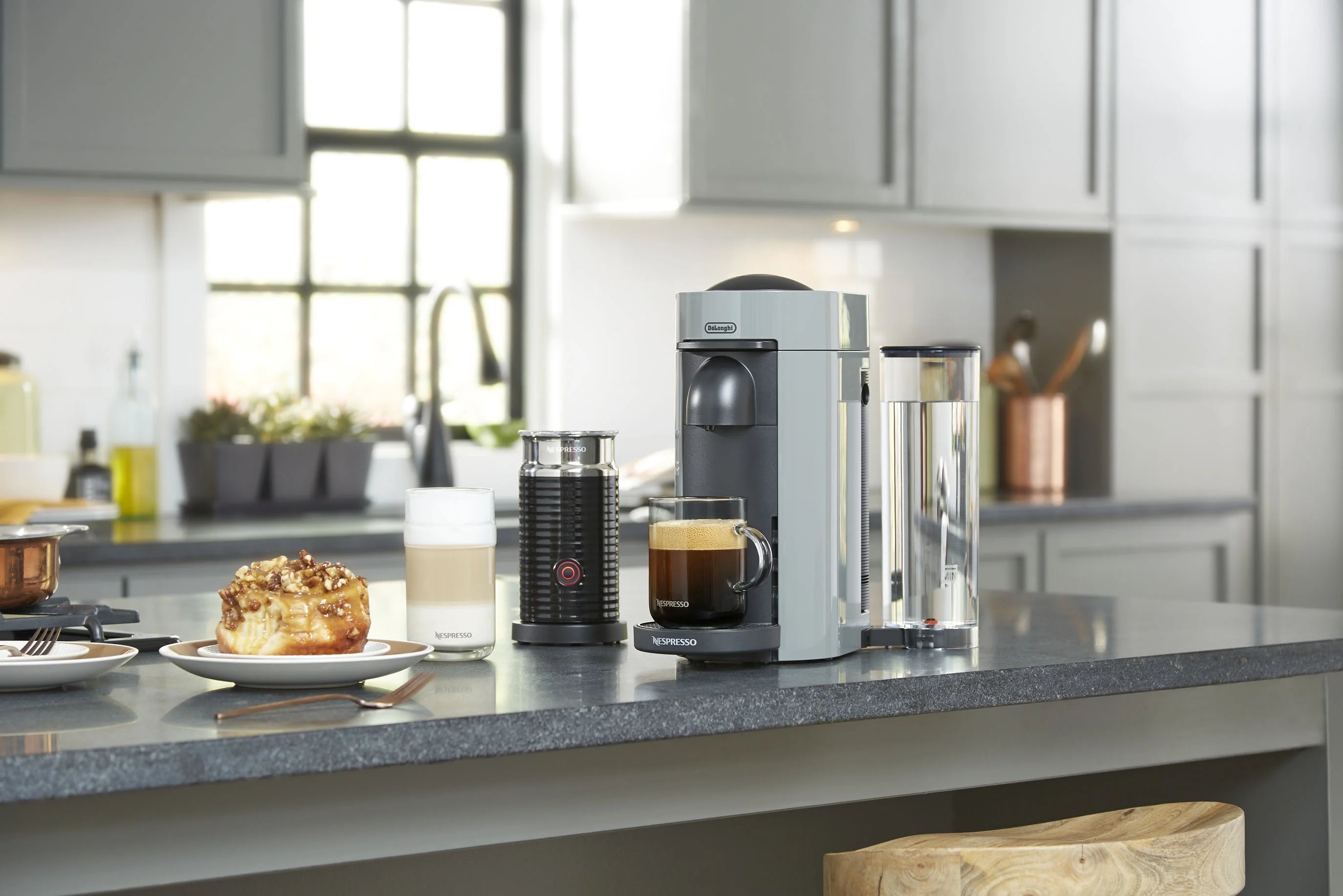 Gray Coffee and Espresso Machine with Aerocinno V4267