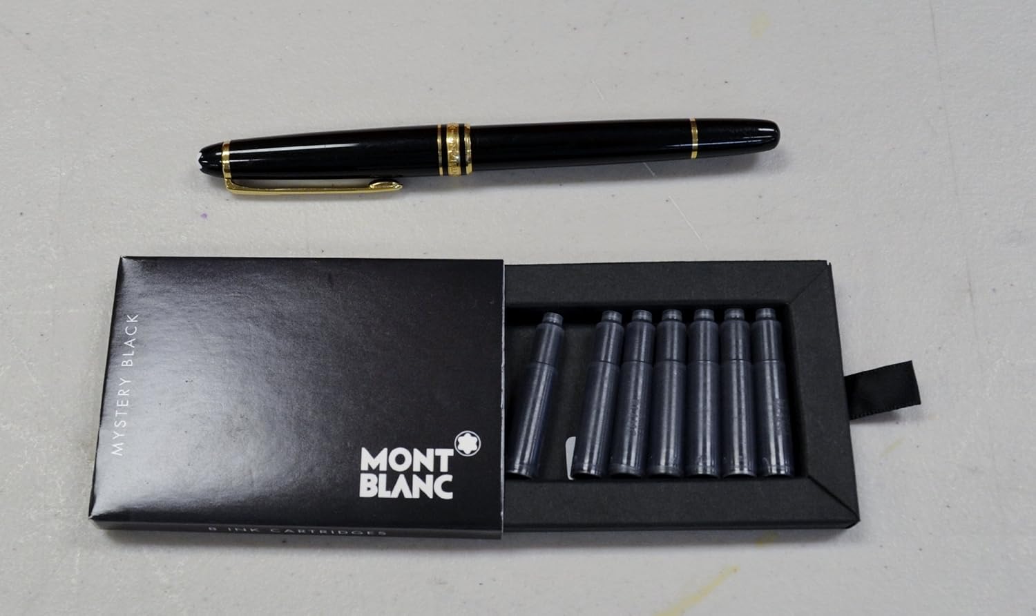 Black with Gold Trim Fountain Pen P277