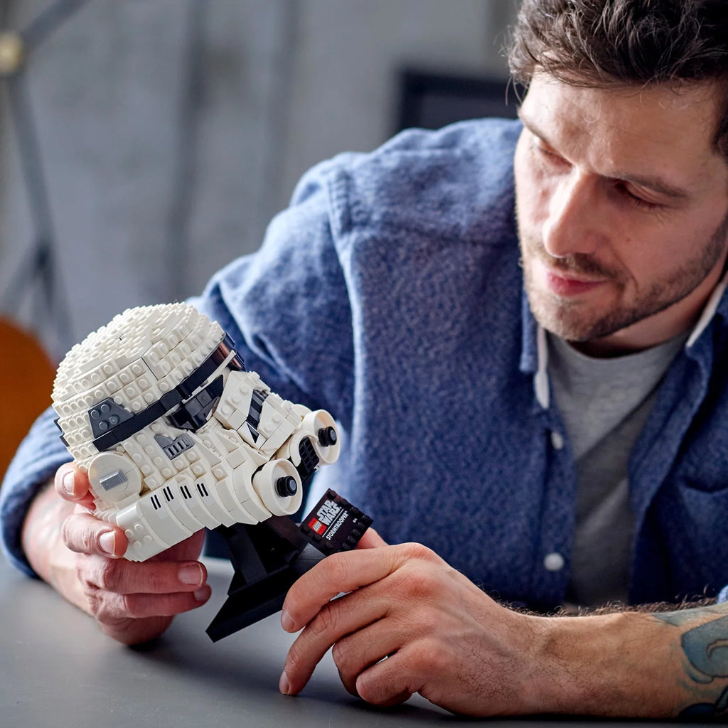 Star Wars Stormtrooper Helmet Building Kit (647 Pieces) Y88656