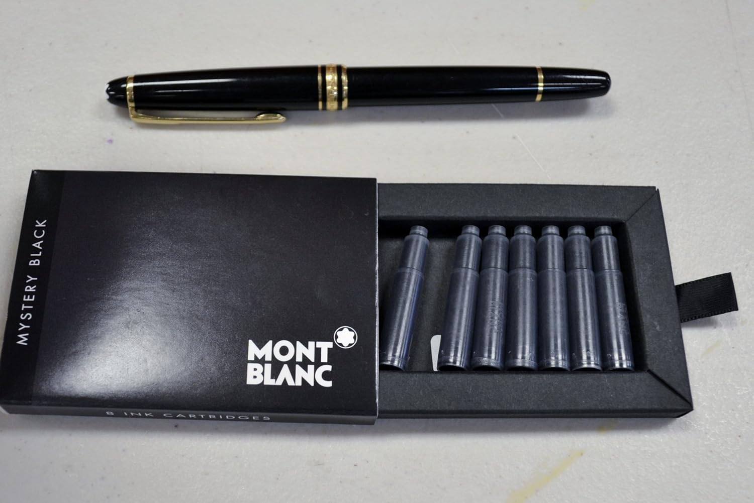 Black with Gold Trim Fountain Pen P277