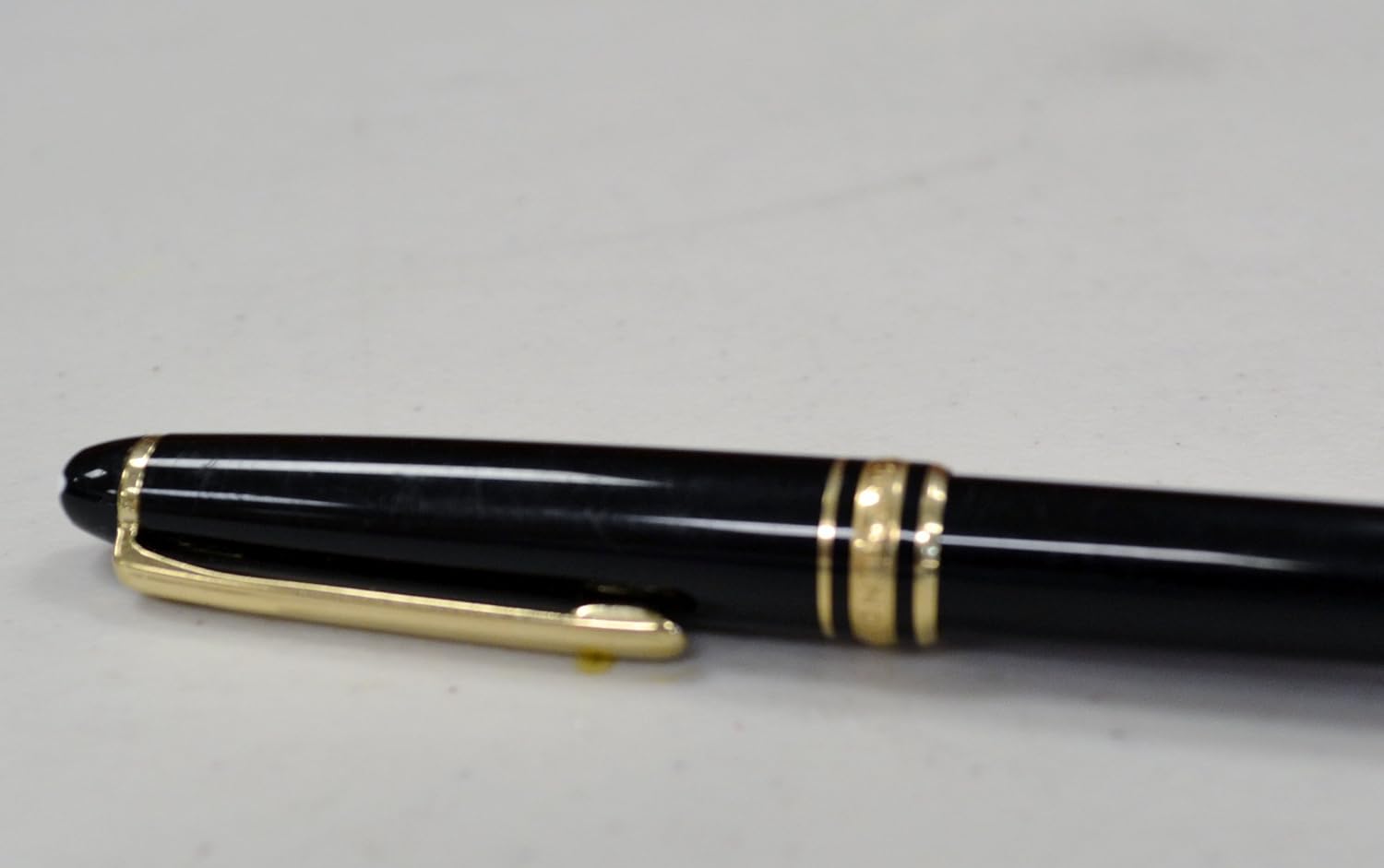 Black with Gold Trim Fountain Pen P277