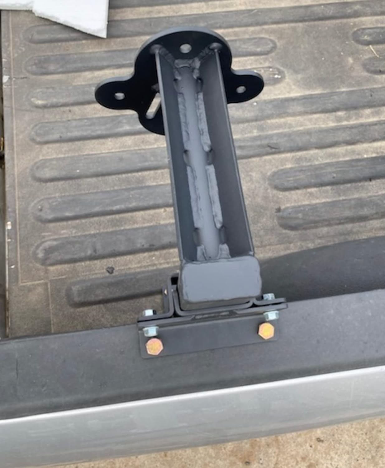 4x4 Bed Mounted Spare Tire Carrier R53105