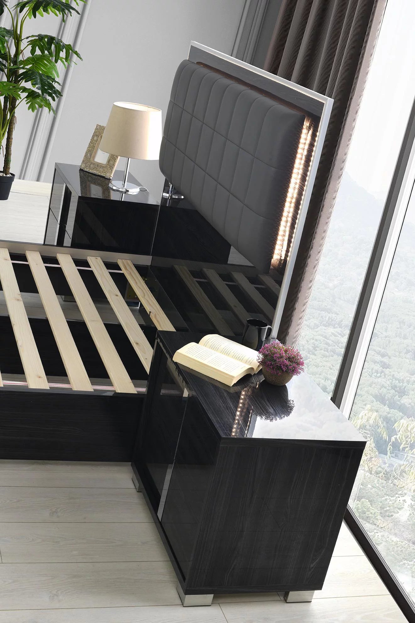 Gloss Grey Queen Bed with LED Light Q833