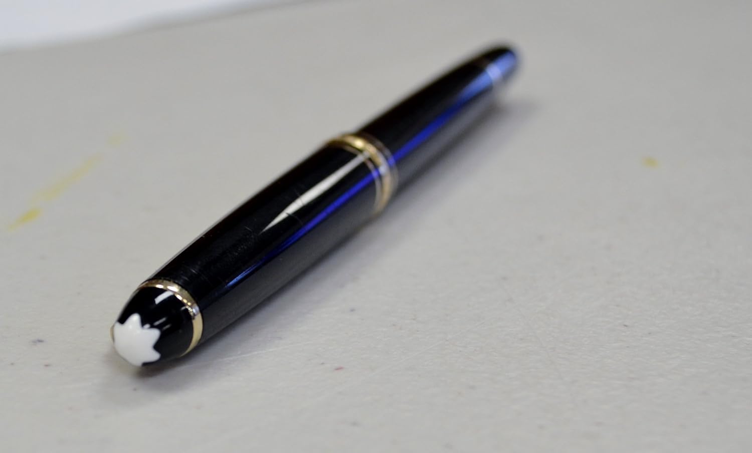 Black with Gold Trim Fountain Pen P277