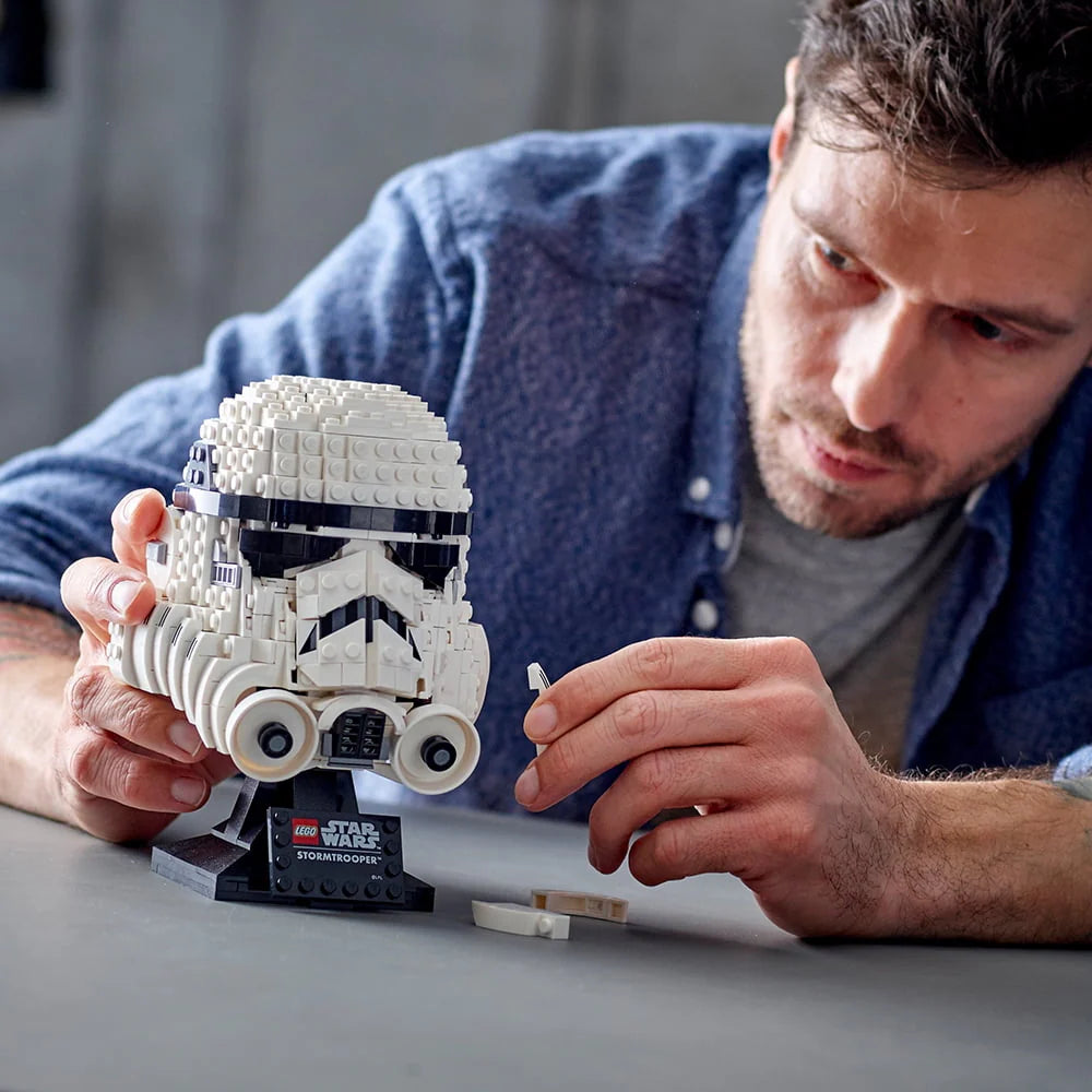 Star Wars Stormtrooper Helmet Building Kit (647 Pieces) Y88656